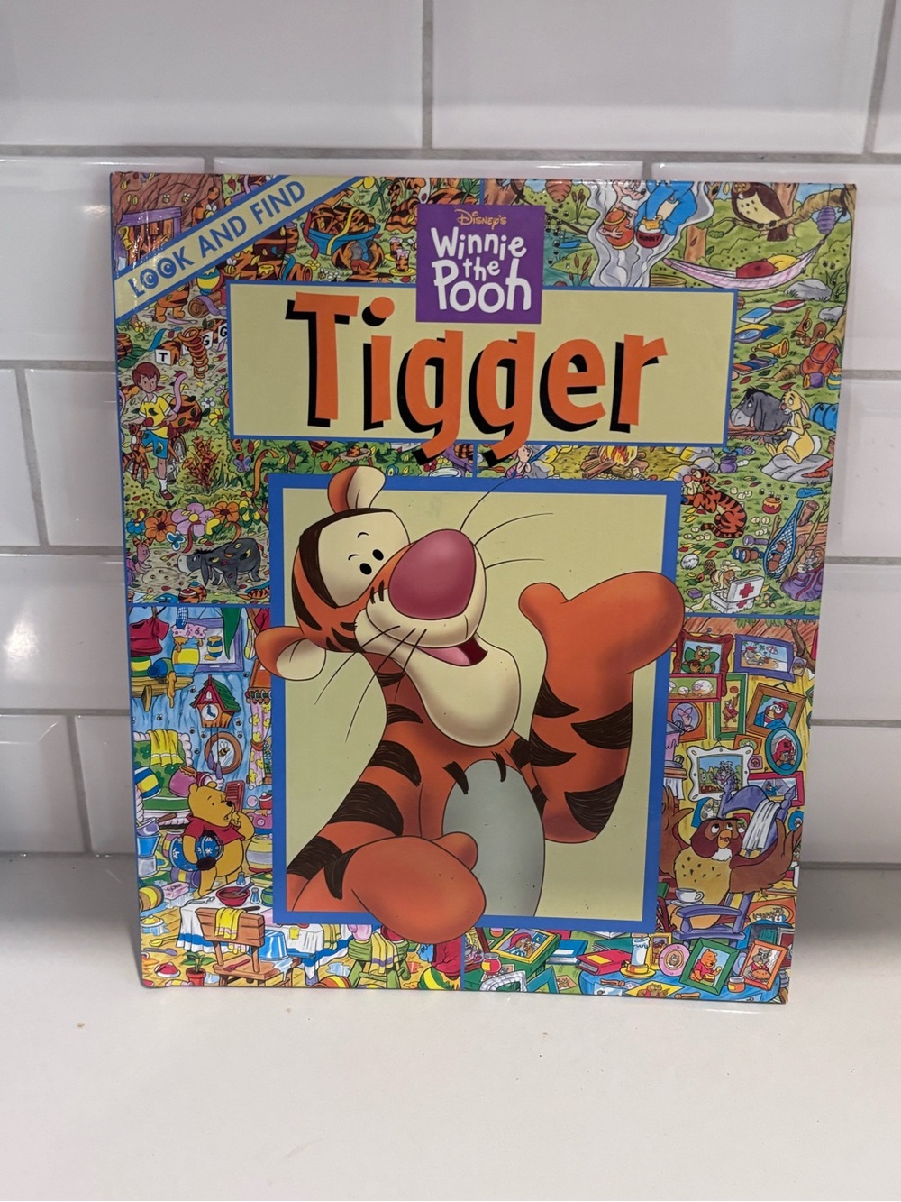Large look and find board book Winnie the Pooh vintage